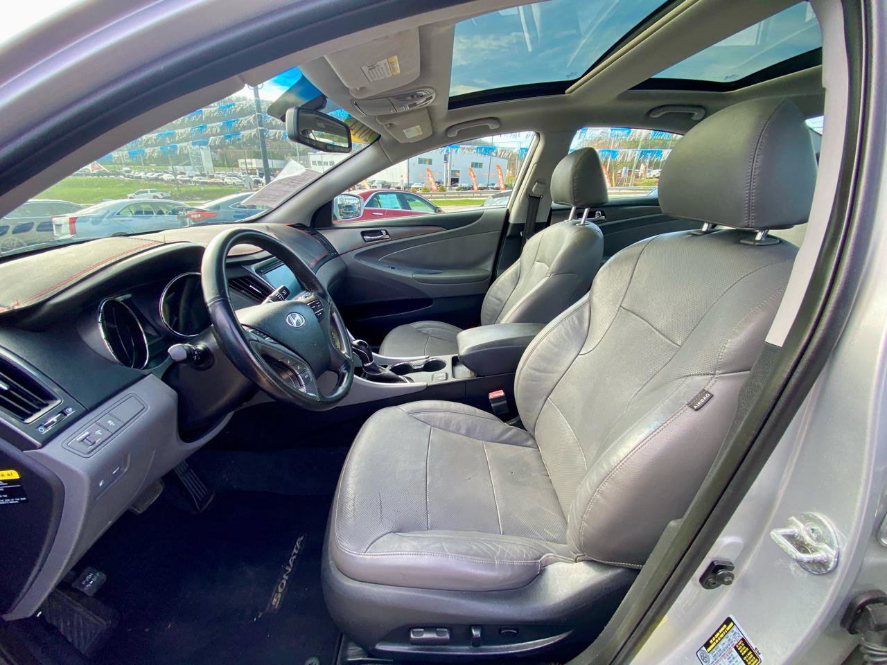Used 2014 Hyundai Sonata Limited w/ Panoramic Sunroof Package 02 FWD image 12