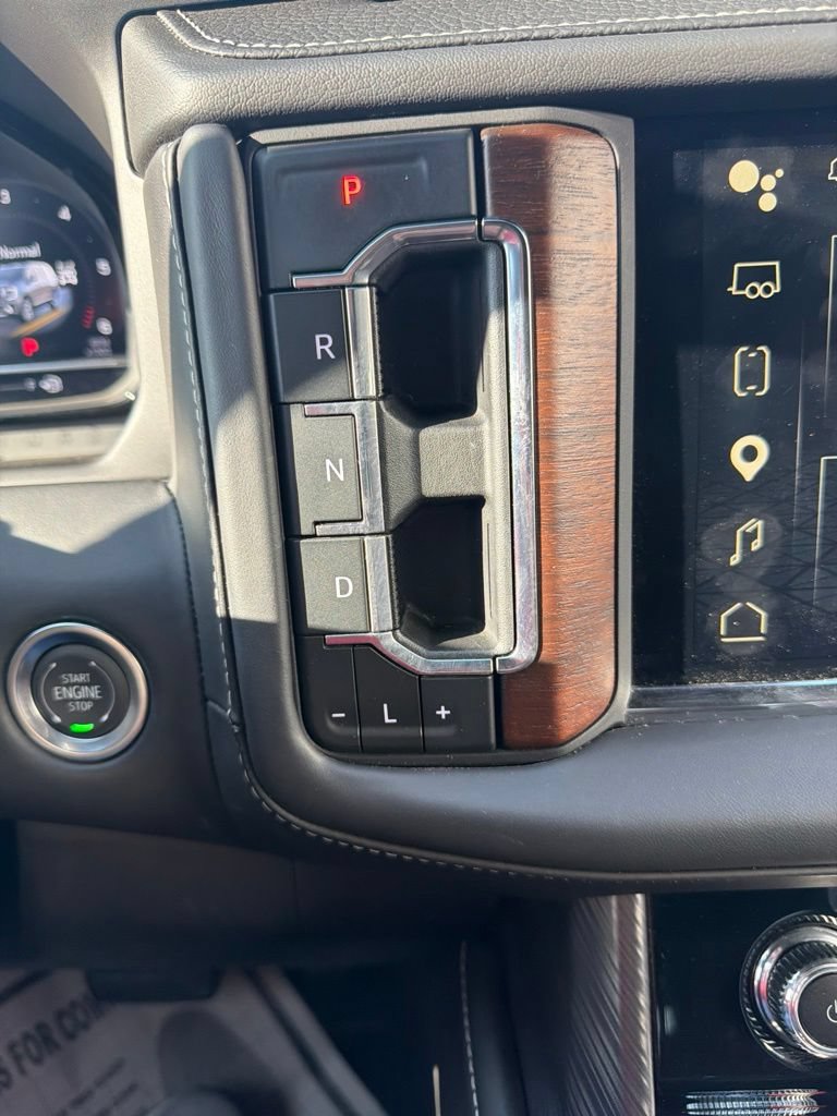 Used 2024 GMC Yukon Denali Ultimate AWD/4WD image 12