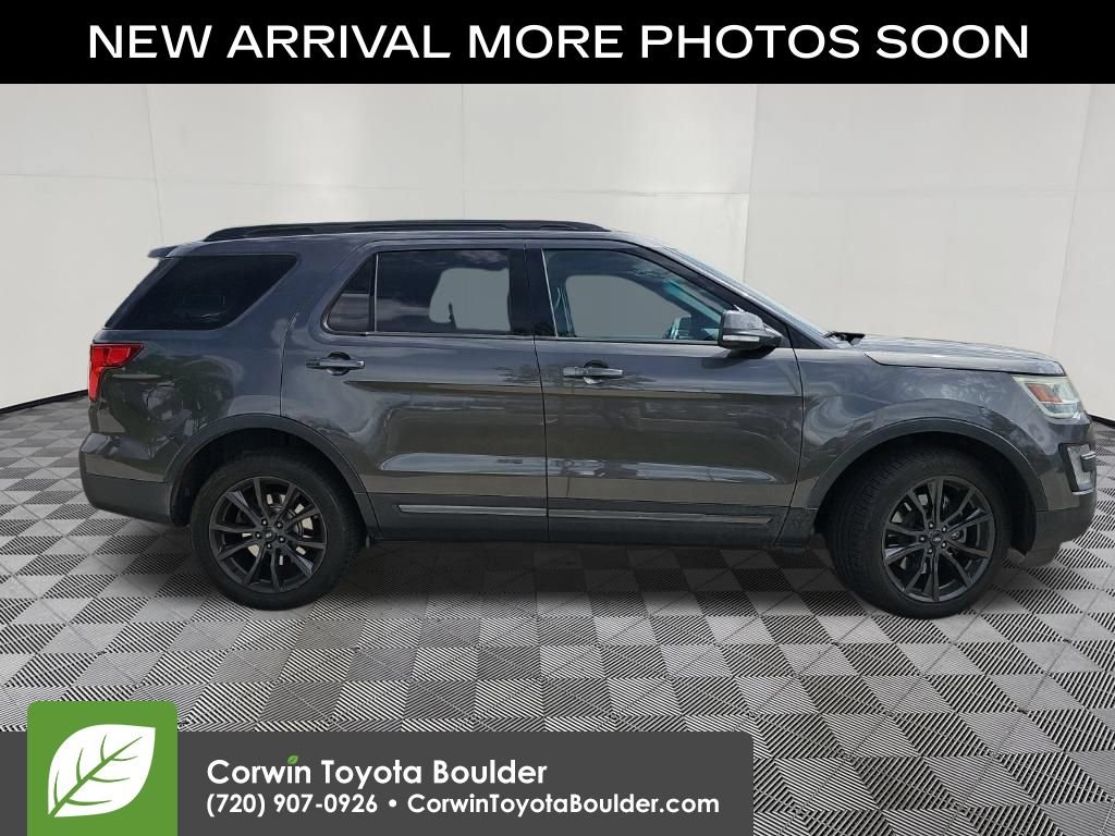 Used 2017 Ford Explorer XLT w/ Equipment Group 202A AWD/4WD image 9