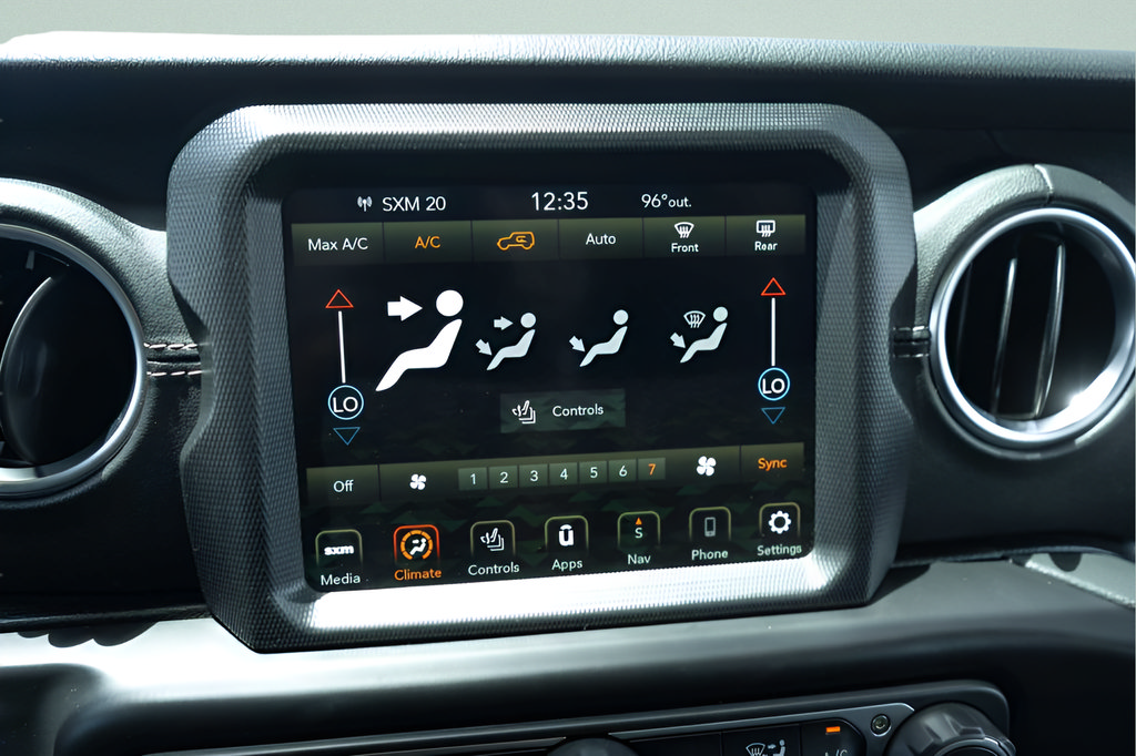 Used 2022 Jeep Wrangler Unlimited Sahara w/ Cold Weather Group AWD/4WD image 20