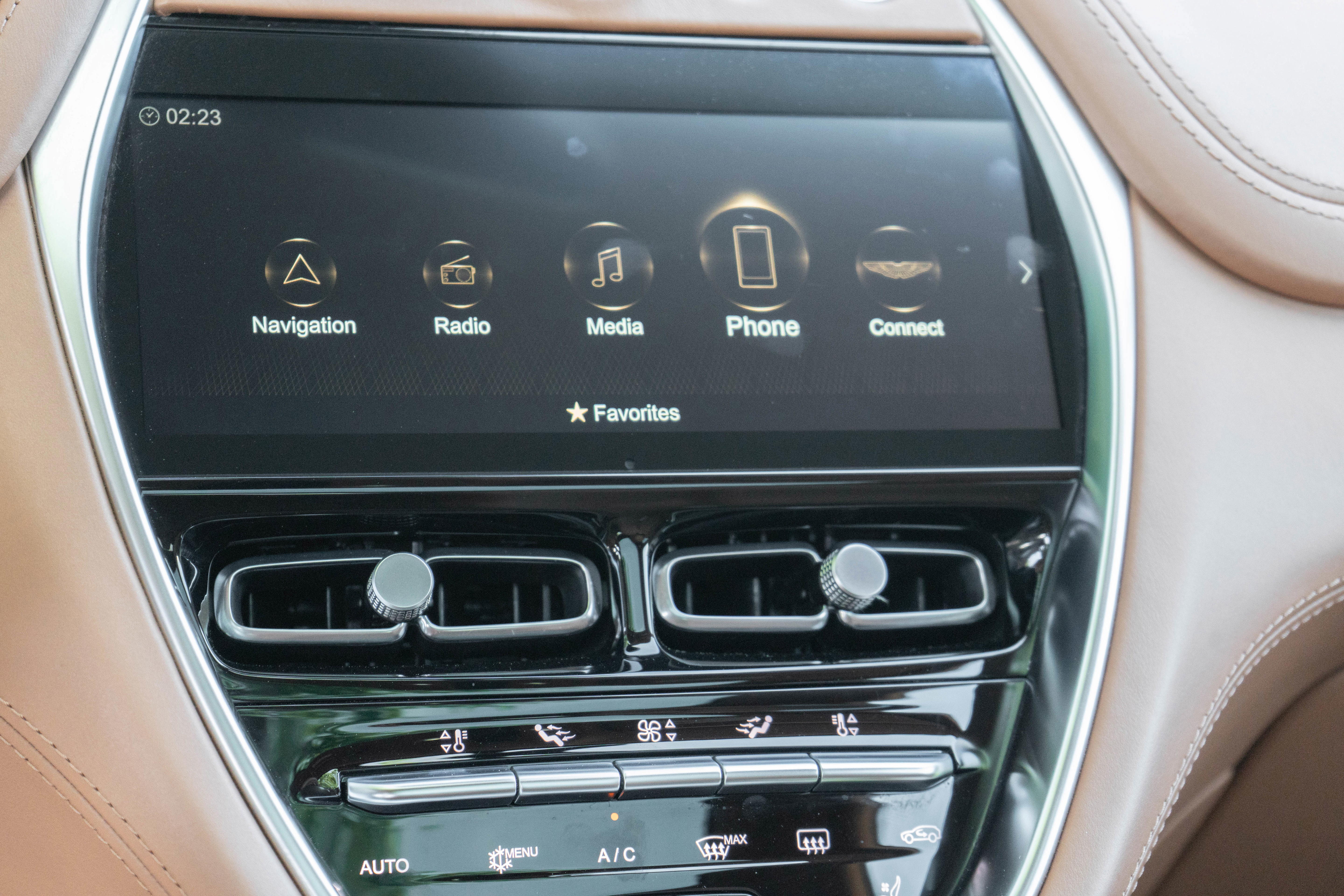 Used 2021 Aston Martin DBX AWD/4WD image 21