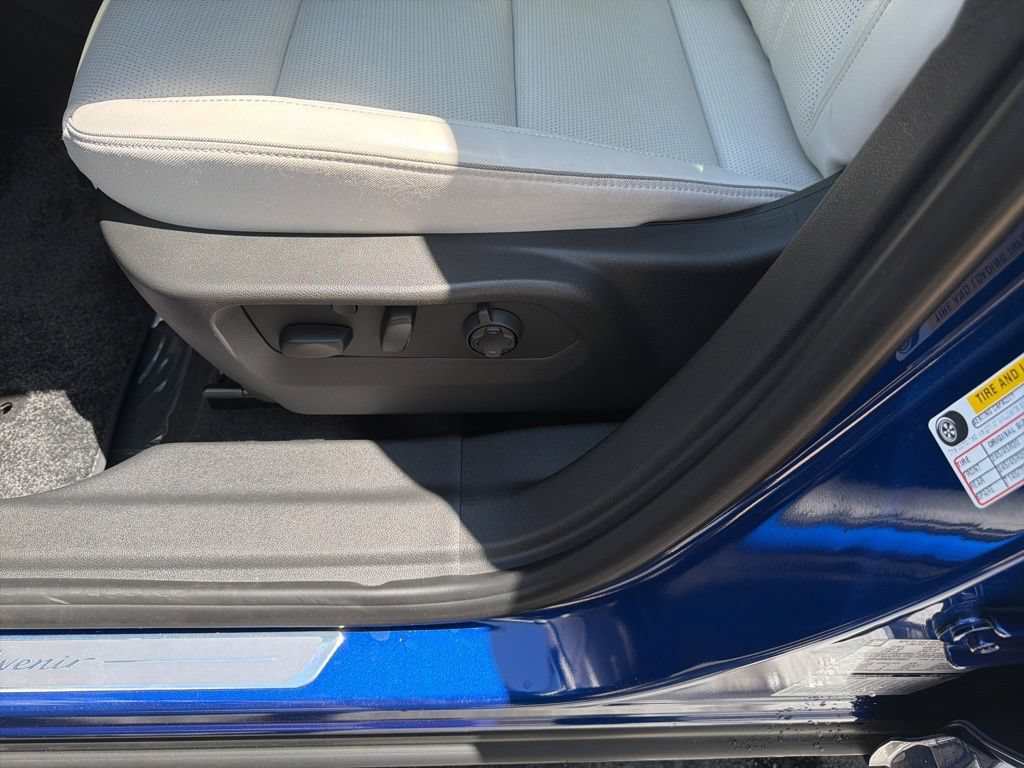 Used 2024 Buick Envision Avenir AWD/4WD image 51