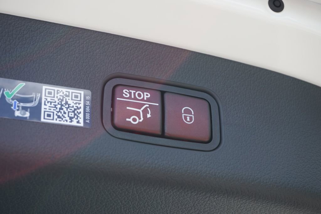 Certified 2025 Mercedes-Benz GLC 300 4MATIC image 77