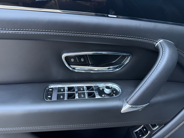 Used 2019 Bentley Bentayga AWD/4WD image 12