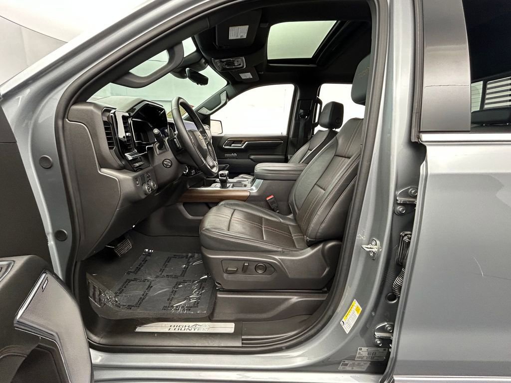 Used 2024 Chevrolet Silverado 1500 High Country w/ Technology Package image 13