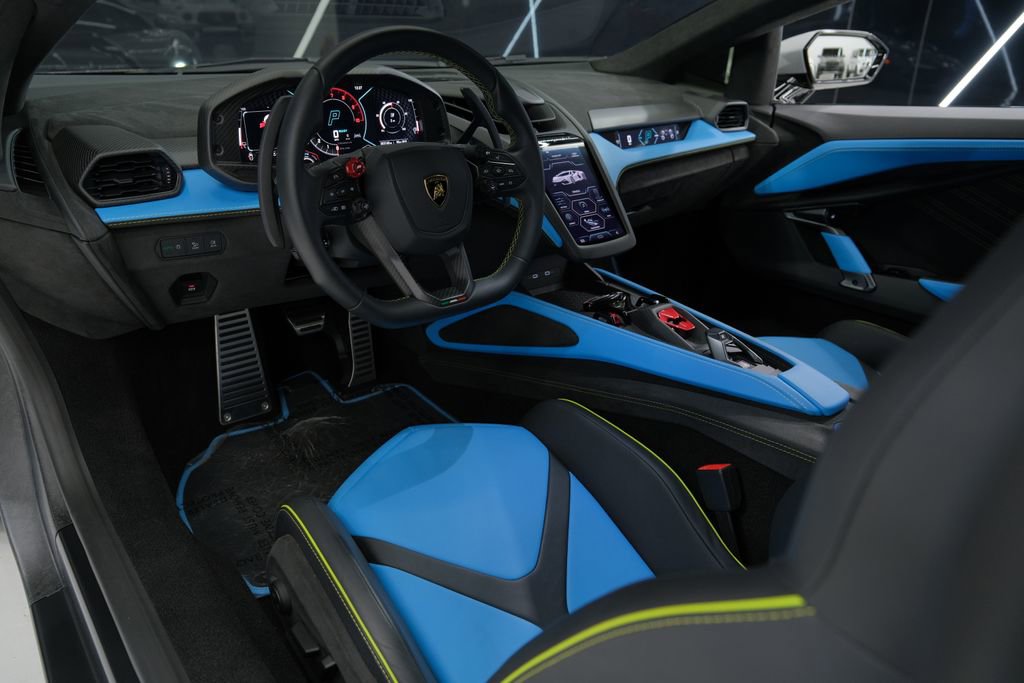 Used 2025 Lamborghini Revuelto AWD/4WD image 45
