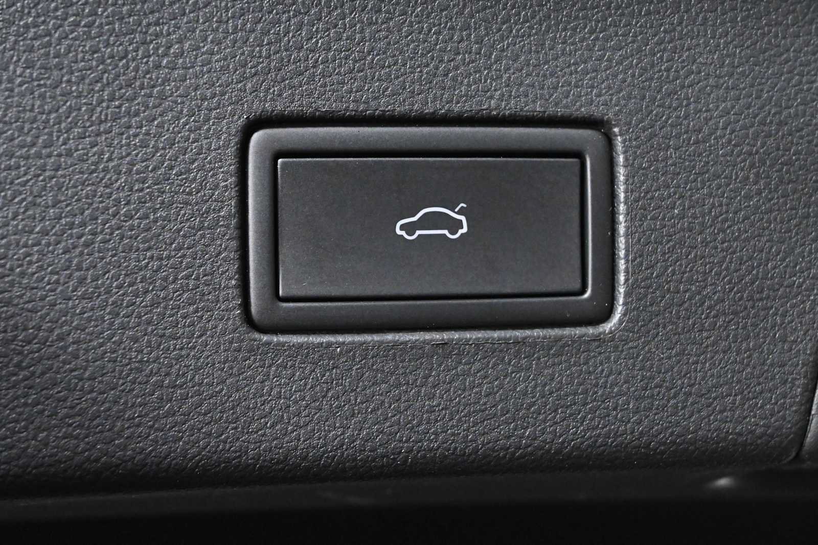Certified 2023 Volkswagen Atlas Cross Sport SEL AWD/4WD image 10