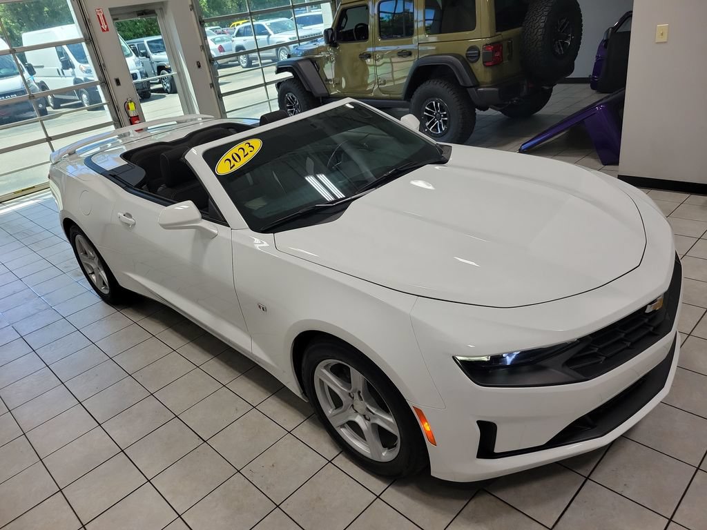 Used 2023 Chevrolet Camaro LT RWD image 15