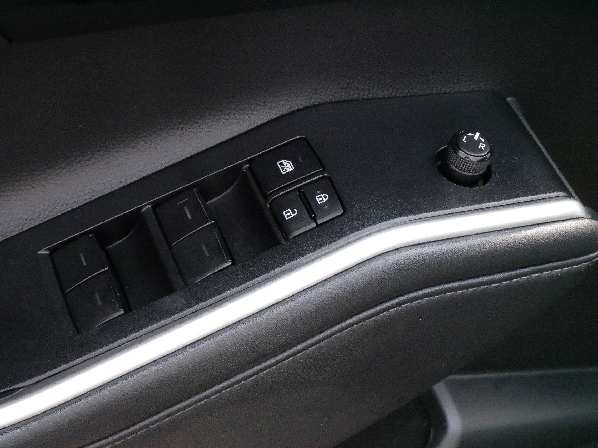 Used 2022 Toyota Highlander XLE AWD/4WD image 19