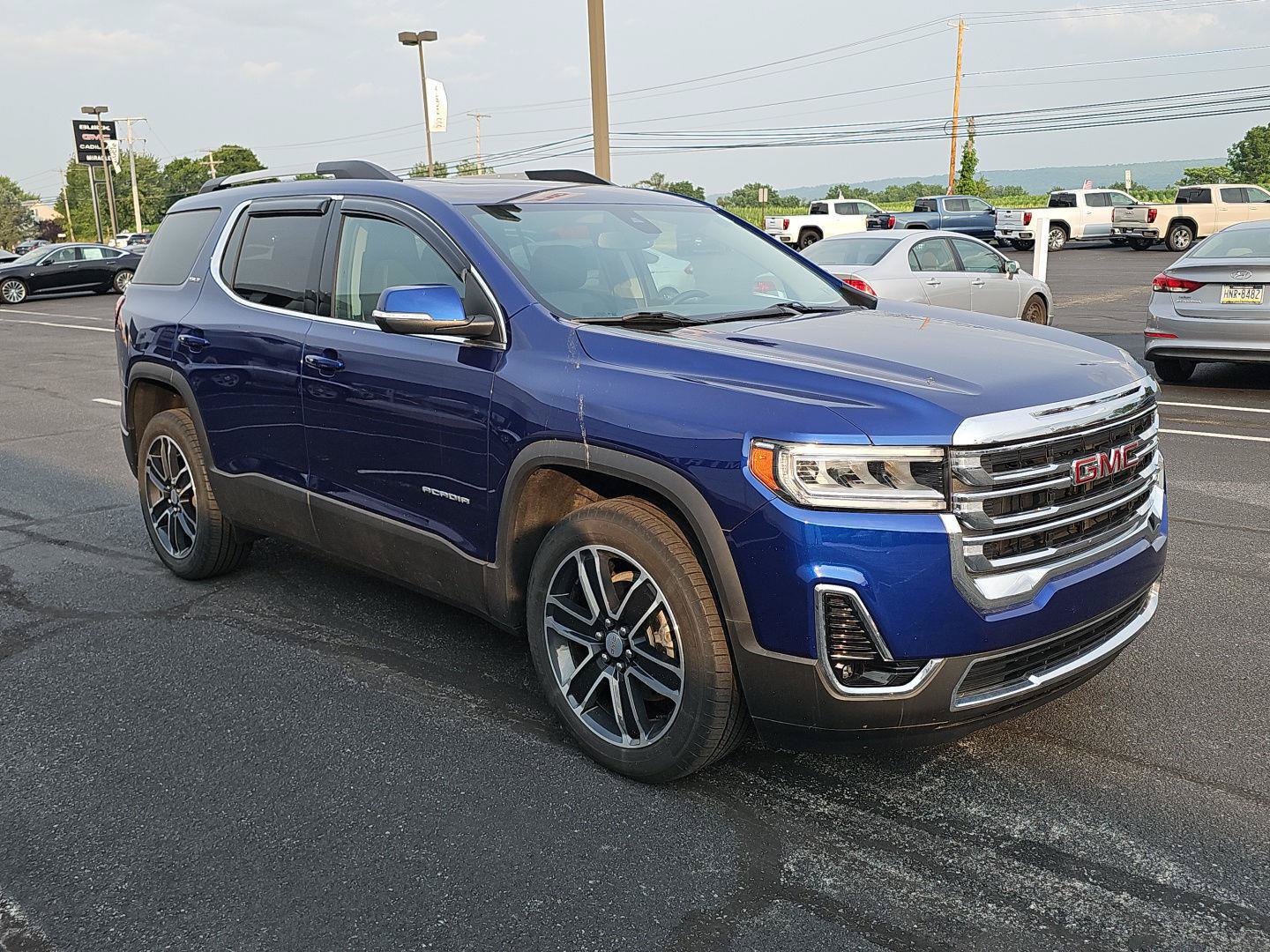 Used 2023 GMC Acadia SLT w/ Preferred Package AWD/4WD image 3