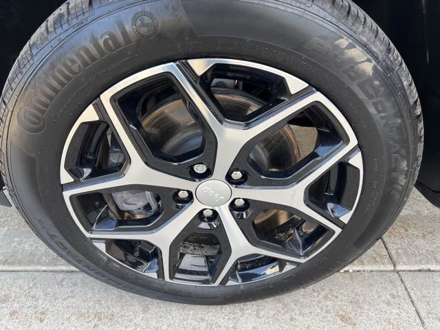 Used 2024 Jeep Compass Limited image 9