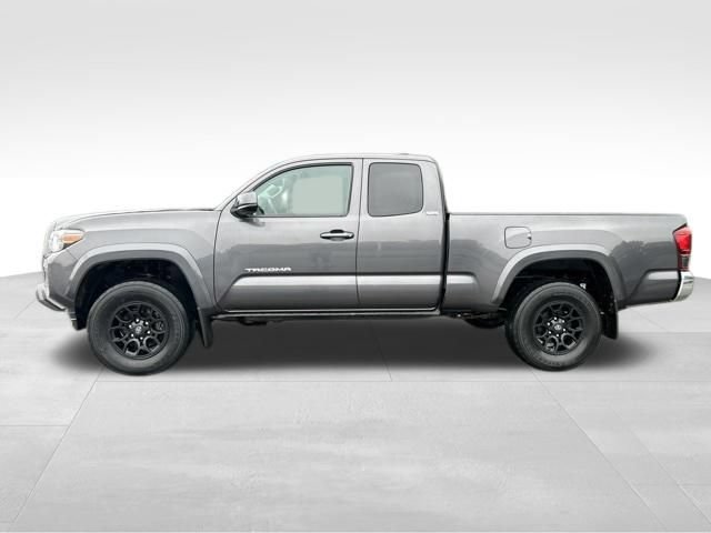 Used 2019 Toyota Tacoma SR5 AWD/4WD image 2