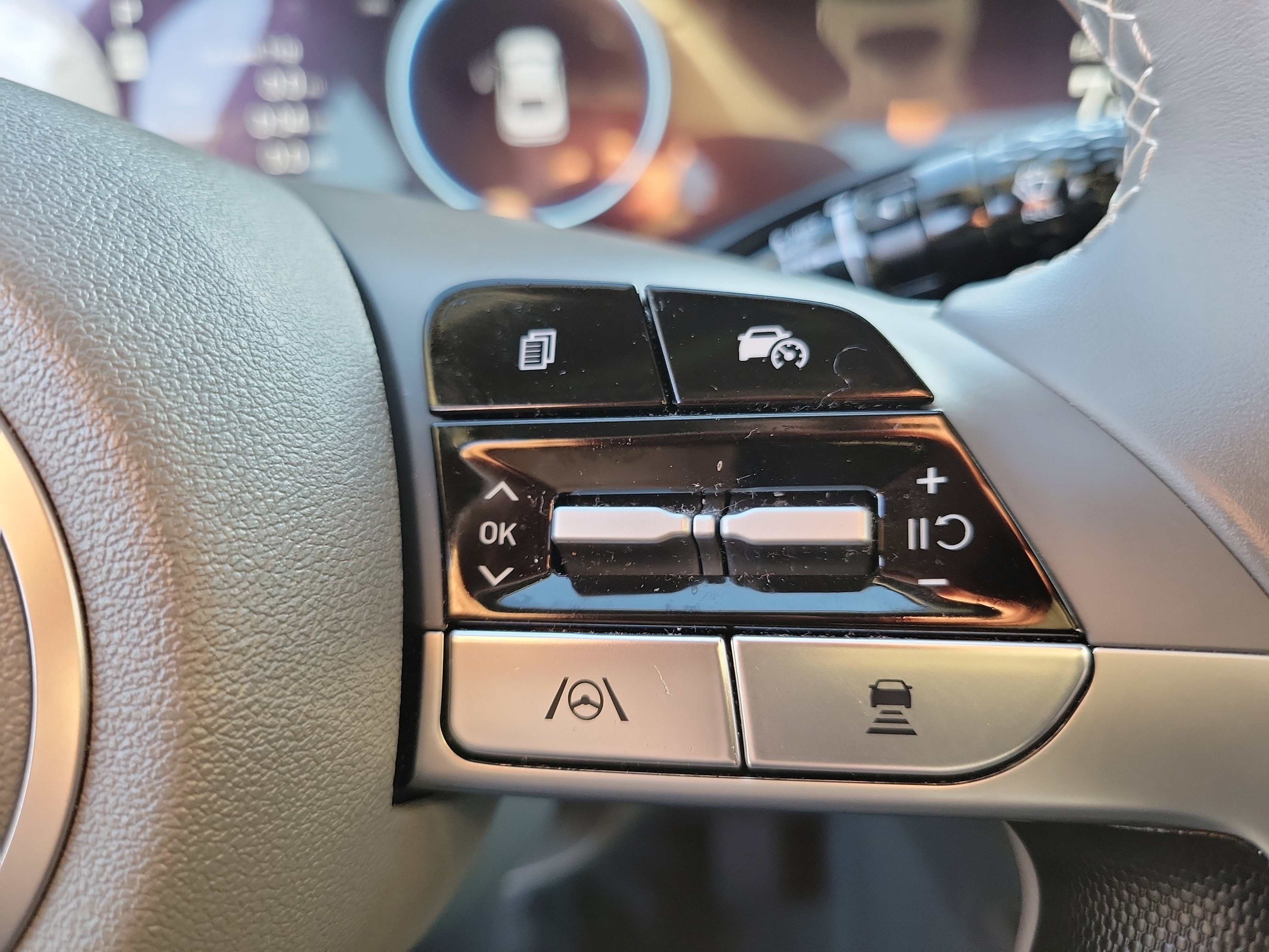 Certified 2025 Hyundai Elantra SEL image 8