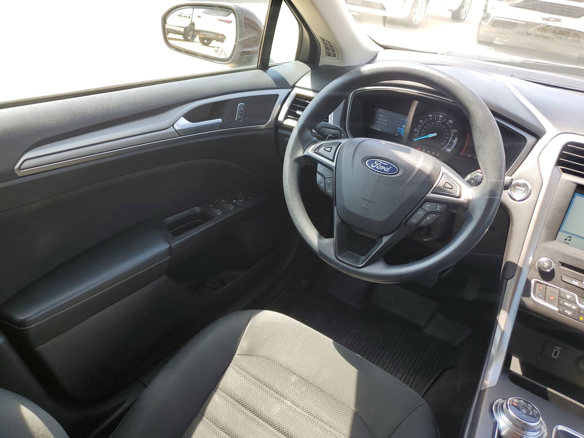 Used 2018 Ford Fusion SE w/ Fusion SE Technology Package FWD image 17