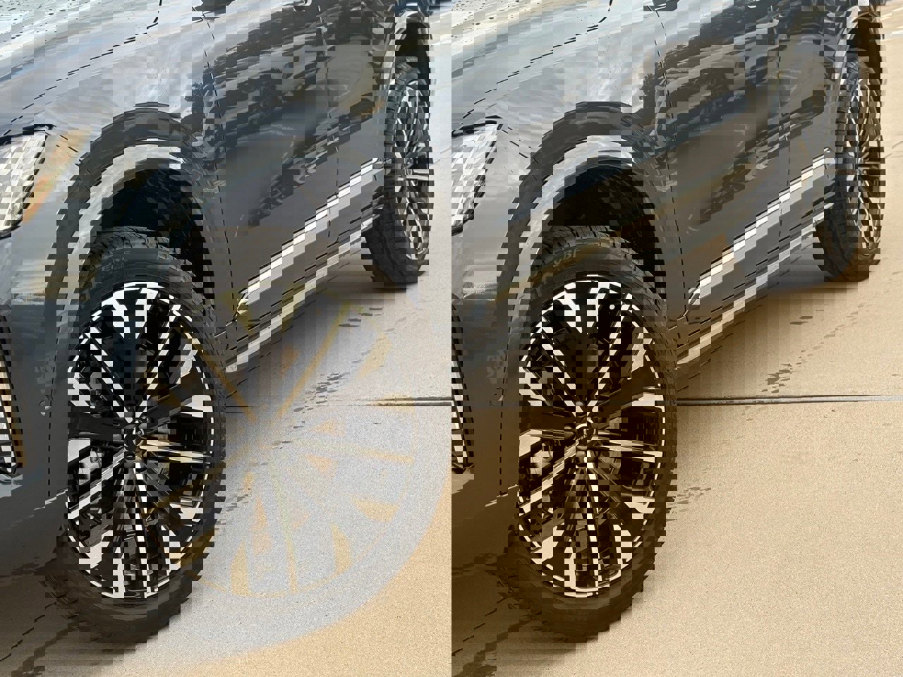 New 2026 Volvo XC90 B6 Plus w/ Protection Package Premier image 8