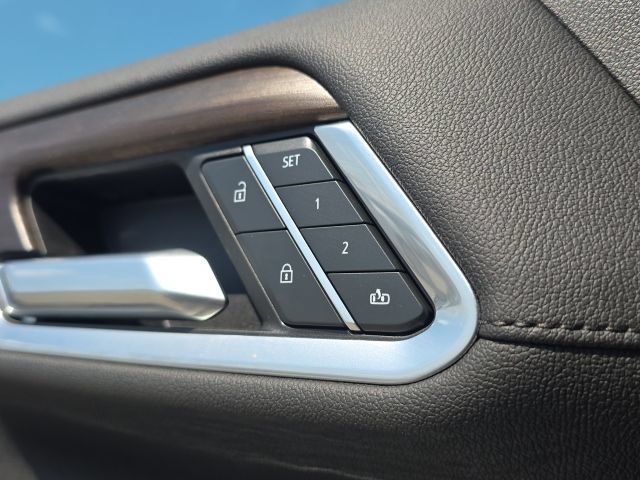 Used 2024 Chevrolet Silverado 1500 High Country w/ High Country Premium Package AWD/4WD image 24