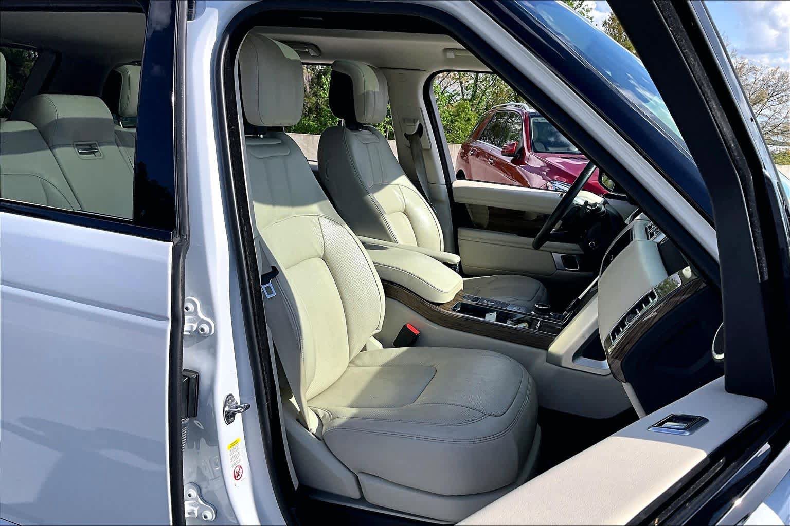 Used 2019 Land Rover Range Rover HSE AWD/4WD image 9