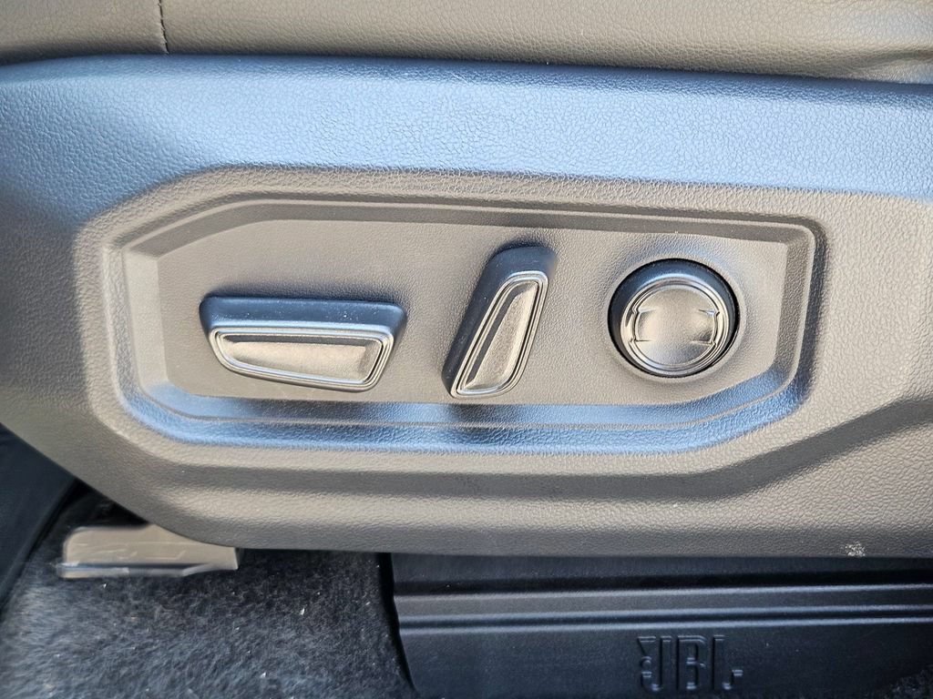 Certified 2025 Toyota Tundra Limited AWD/4WD image 19