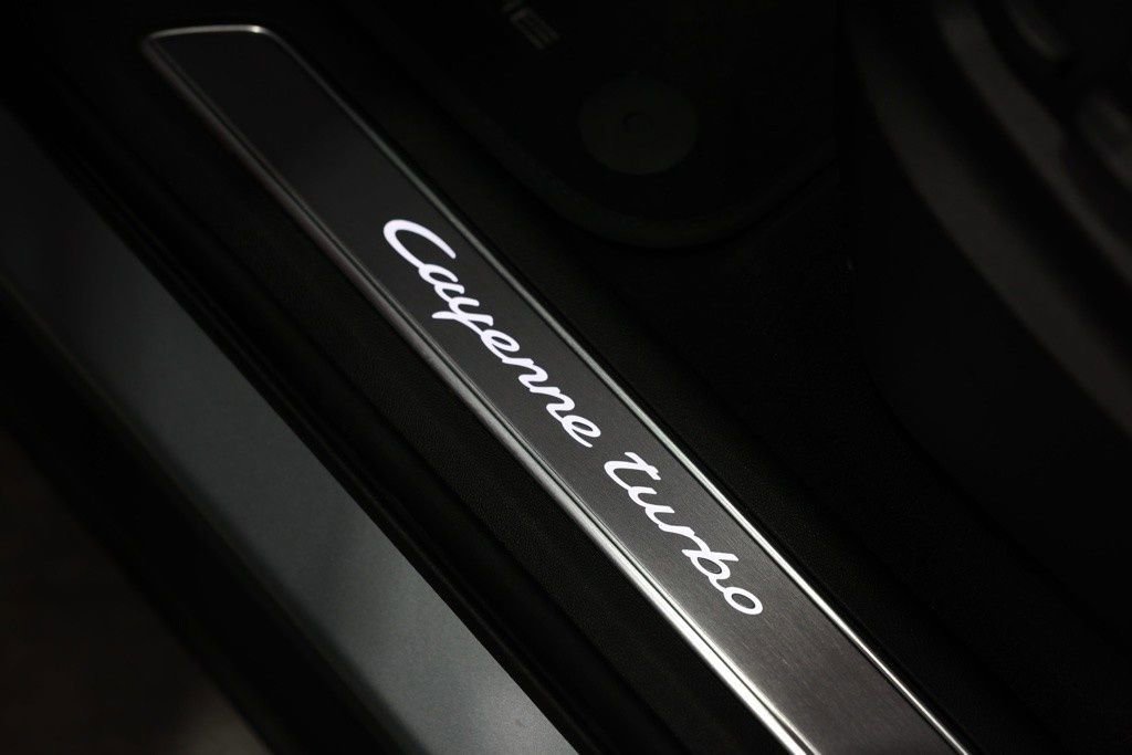 Used 2022 Porsche Cayenne Turbo image 33