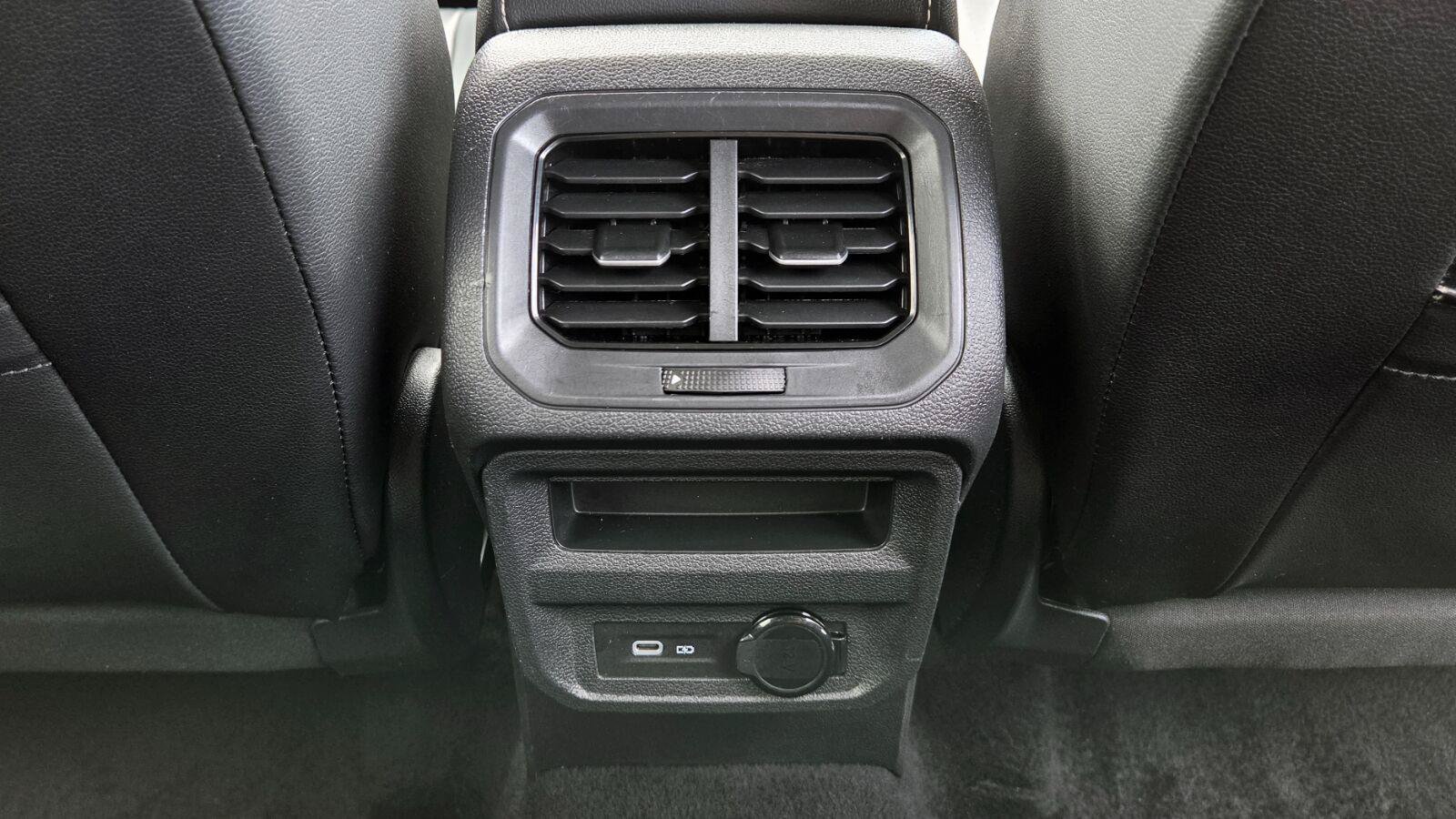 Certified 2023 Volkswagen Tiguan SE FWD image 56