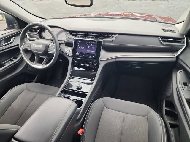 Used 2023 Jeep Grand Cherokee Laredo AWD/4WD image 14