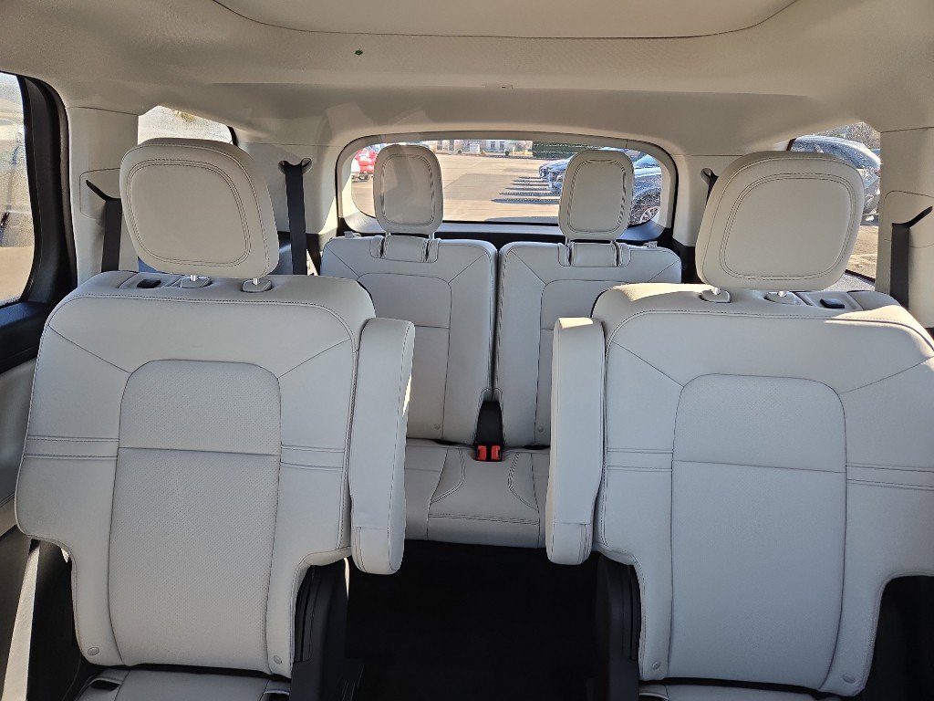New 2026 Lincoln Aviator AWD image 10