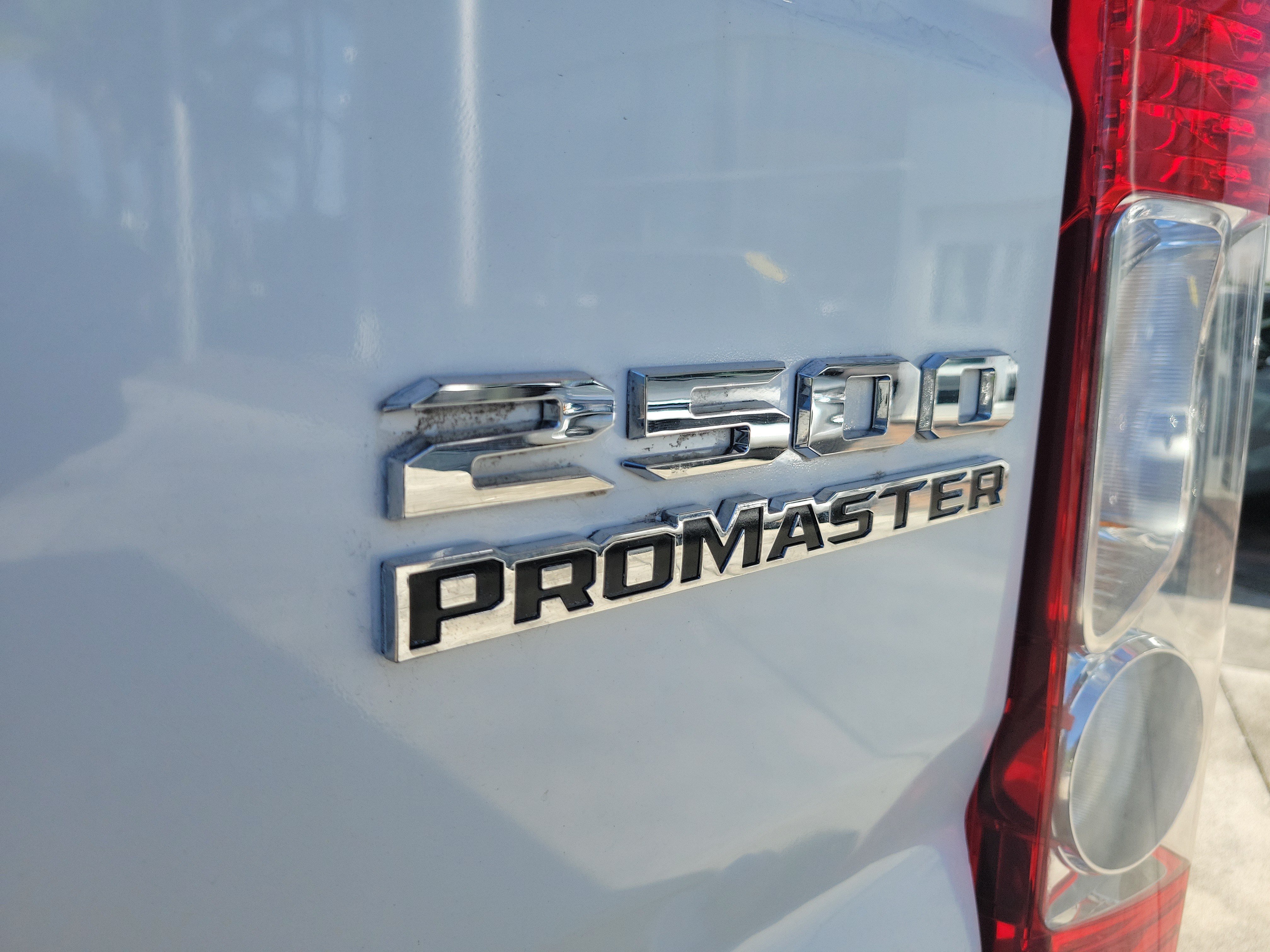 Used 2025 RAM ProMaster 2500 w/ Convenience Group FWD image 9
