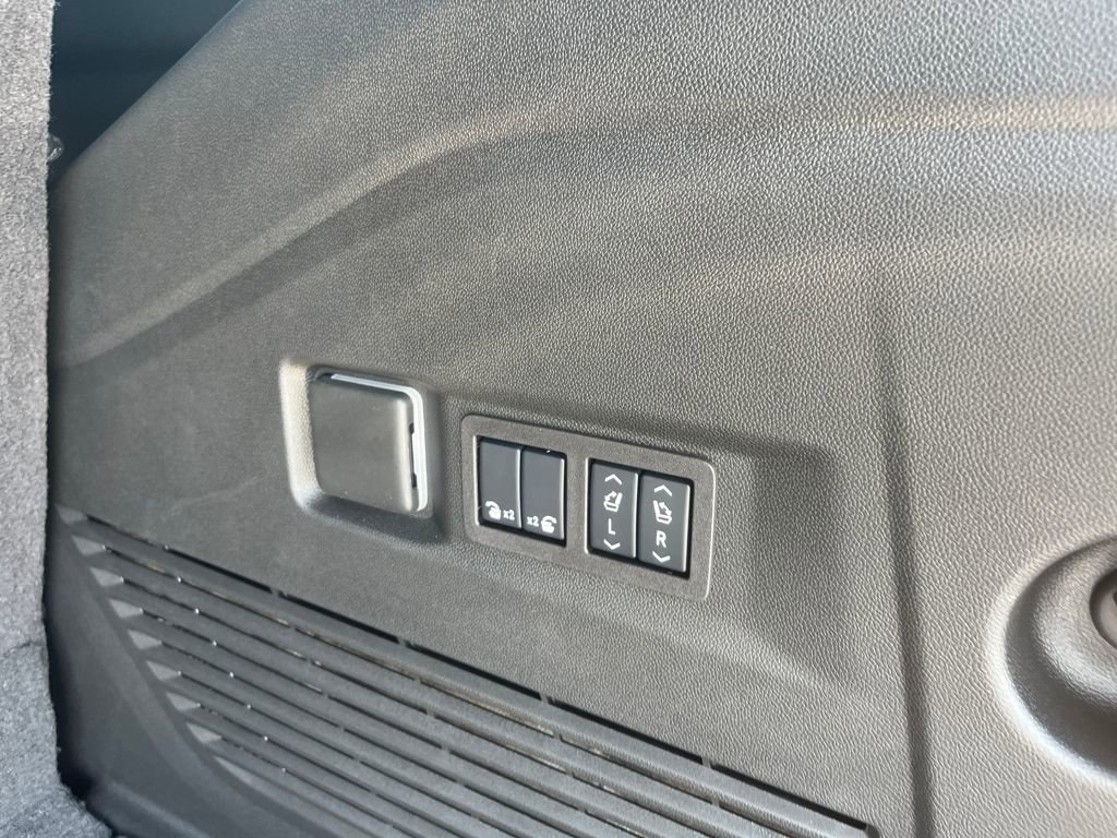 New 2025 Chevrolet Tahoe Premier w/ Sun And Tow Package image 27