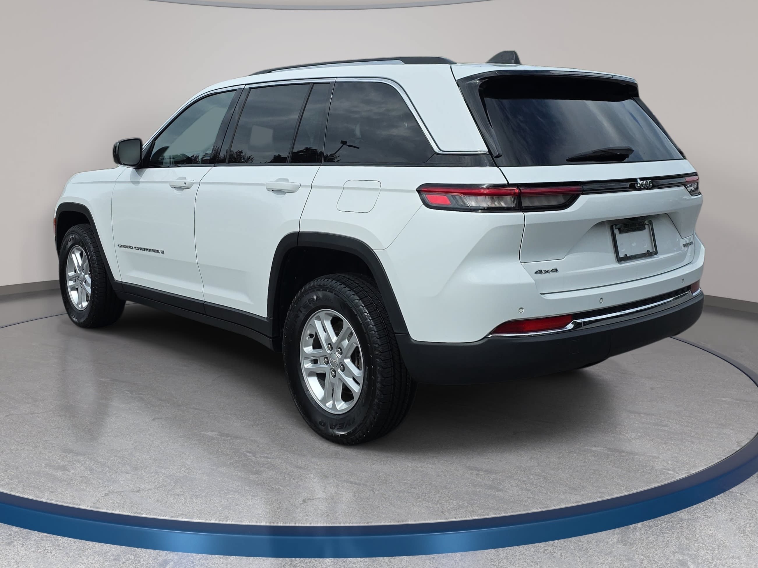 Certified 2023 Jeep Grand Cherokee Laredo AWD/4WD image 7