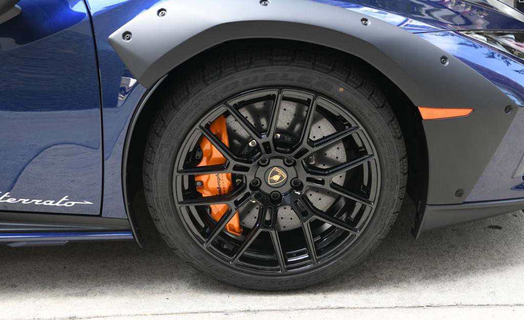 Used 2023 Lamborghini Huracan Sterrato image 9