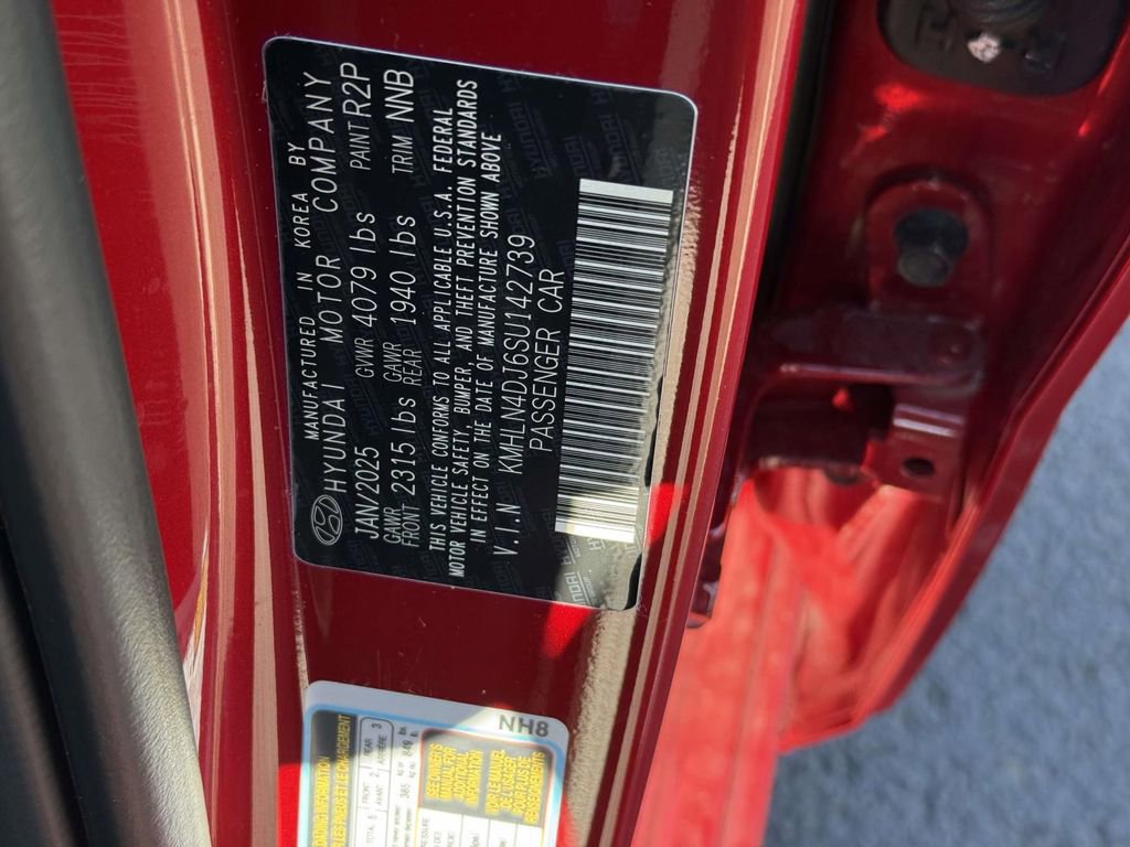 Used 2025 Hyundai Elantra Limited image 31