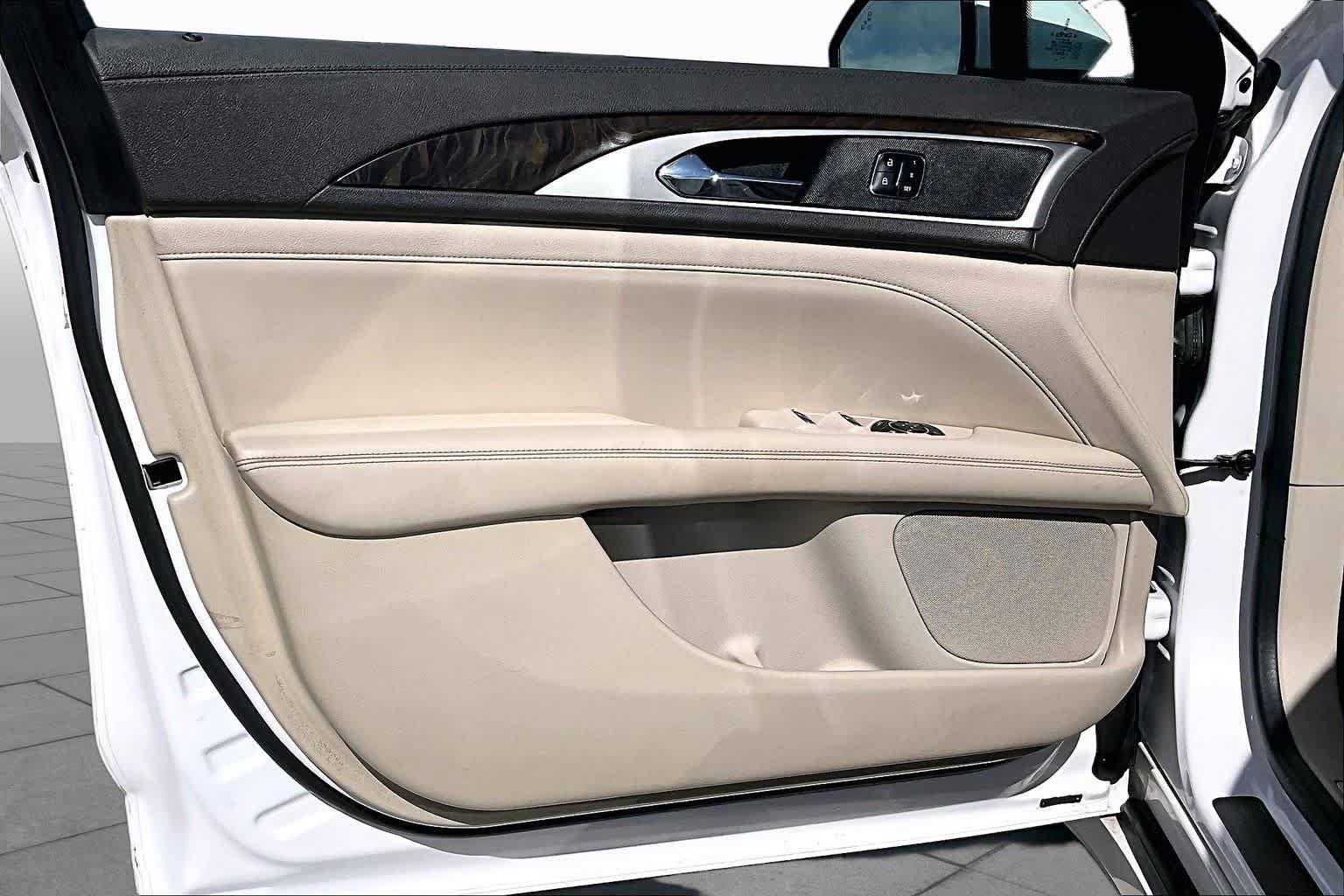 Used 2017 Lincoln MKZ Reserve FWD image 21