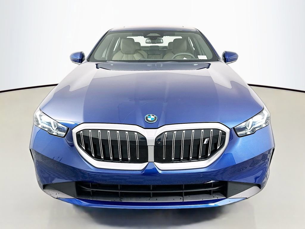 New 2026 BMW i5 eDrive40 w/ Premium Package RWD image 2