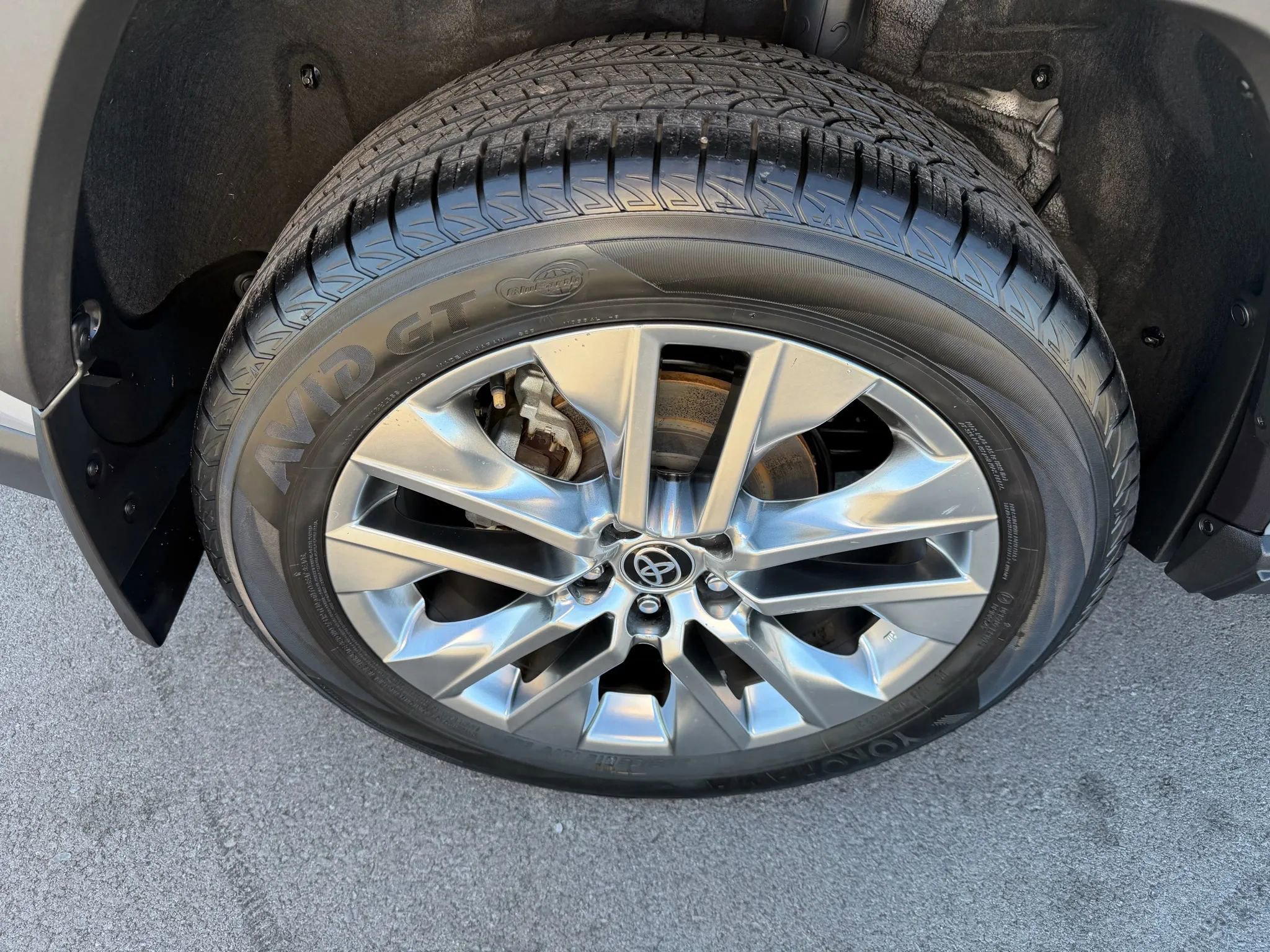 Used 2021 Toyota RAV4 XLE Premium FWD image 17