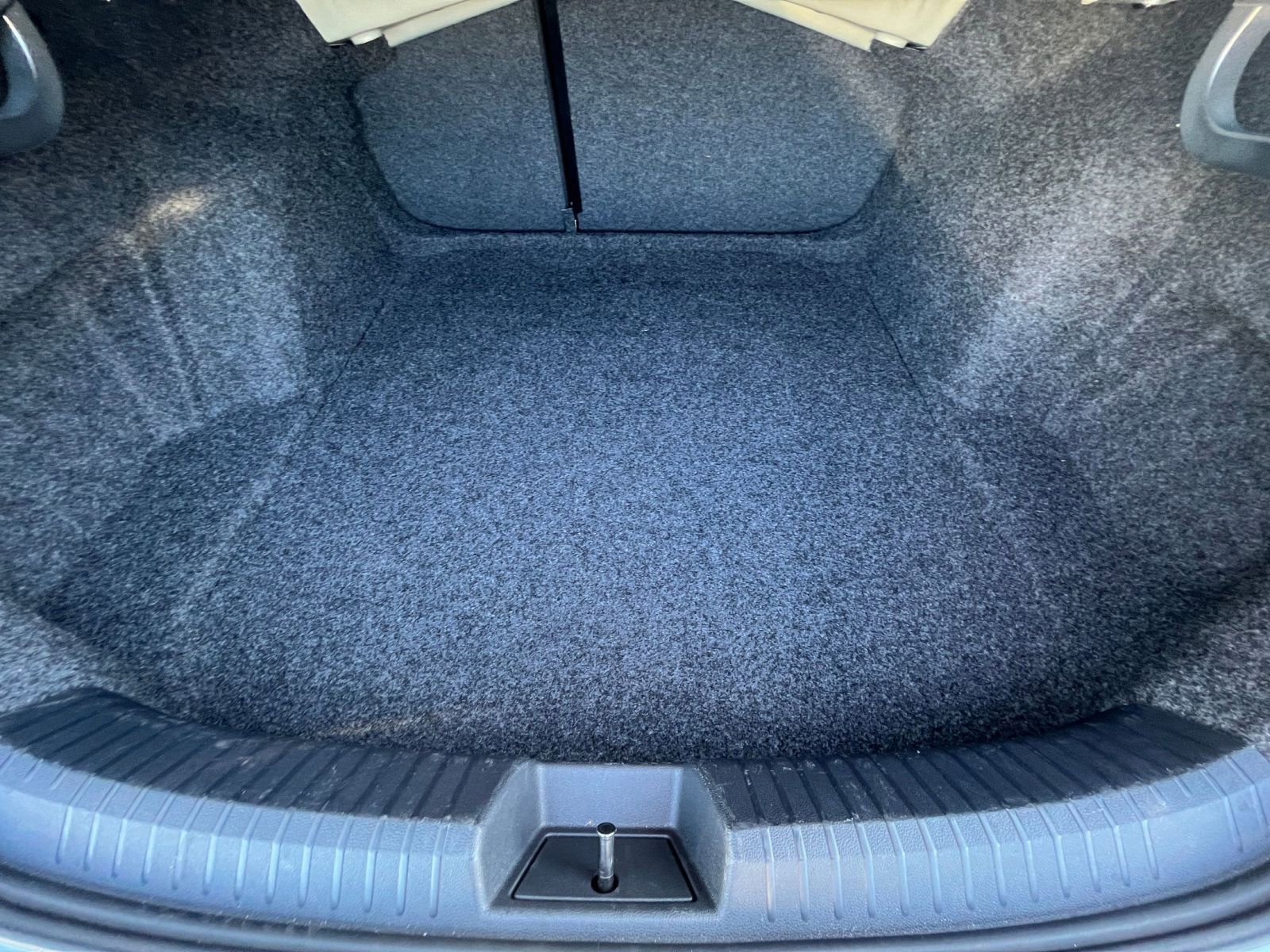 Used 2025 Volkswagen Jetta SE image 31