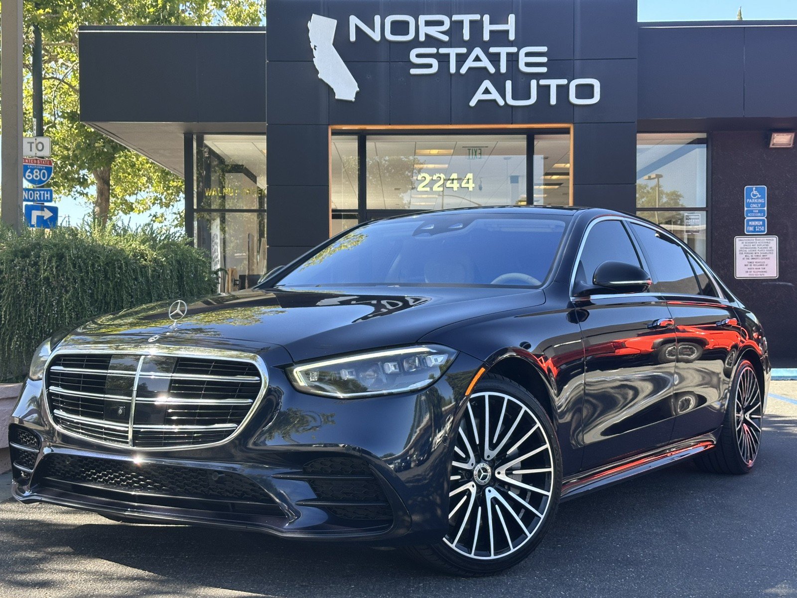 Used 2022 Mercedes-Benz S 500 4MATIC image 2