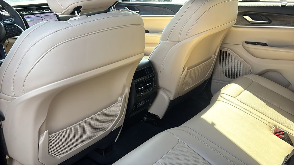 Used 2023 Jeep Grand Cherokee Limited w/ Luxury Tech Group II image 31