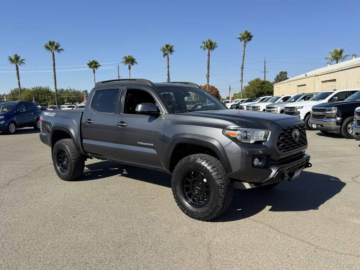 Used 2020 Toyota Tacoma TRD Off-Road w/ Technology Package AWD/4WD image 15