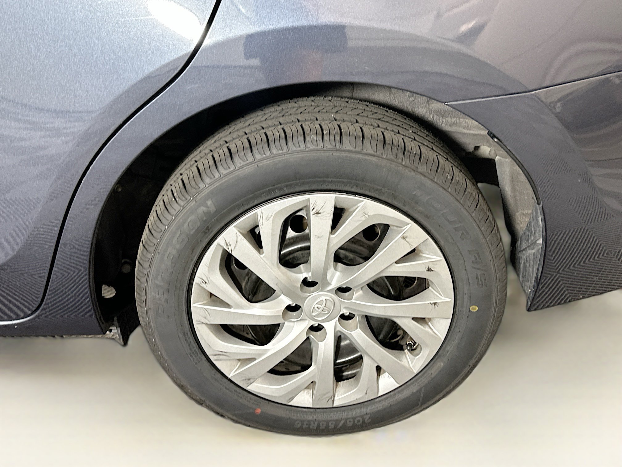 Used 2019 Toyota Corolla LE w/ Carpet Mat Package (TMS) FWD image 11