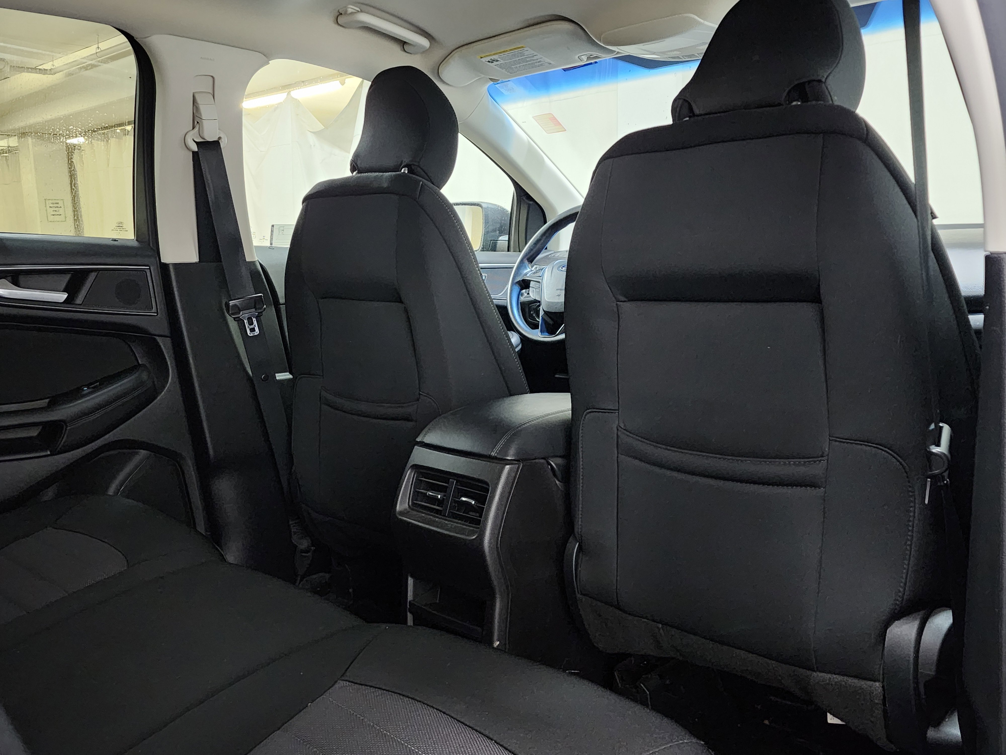 Used 2018 Ford Edge SE image 18