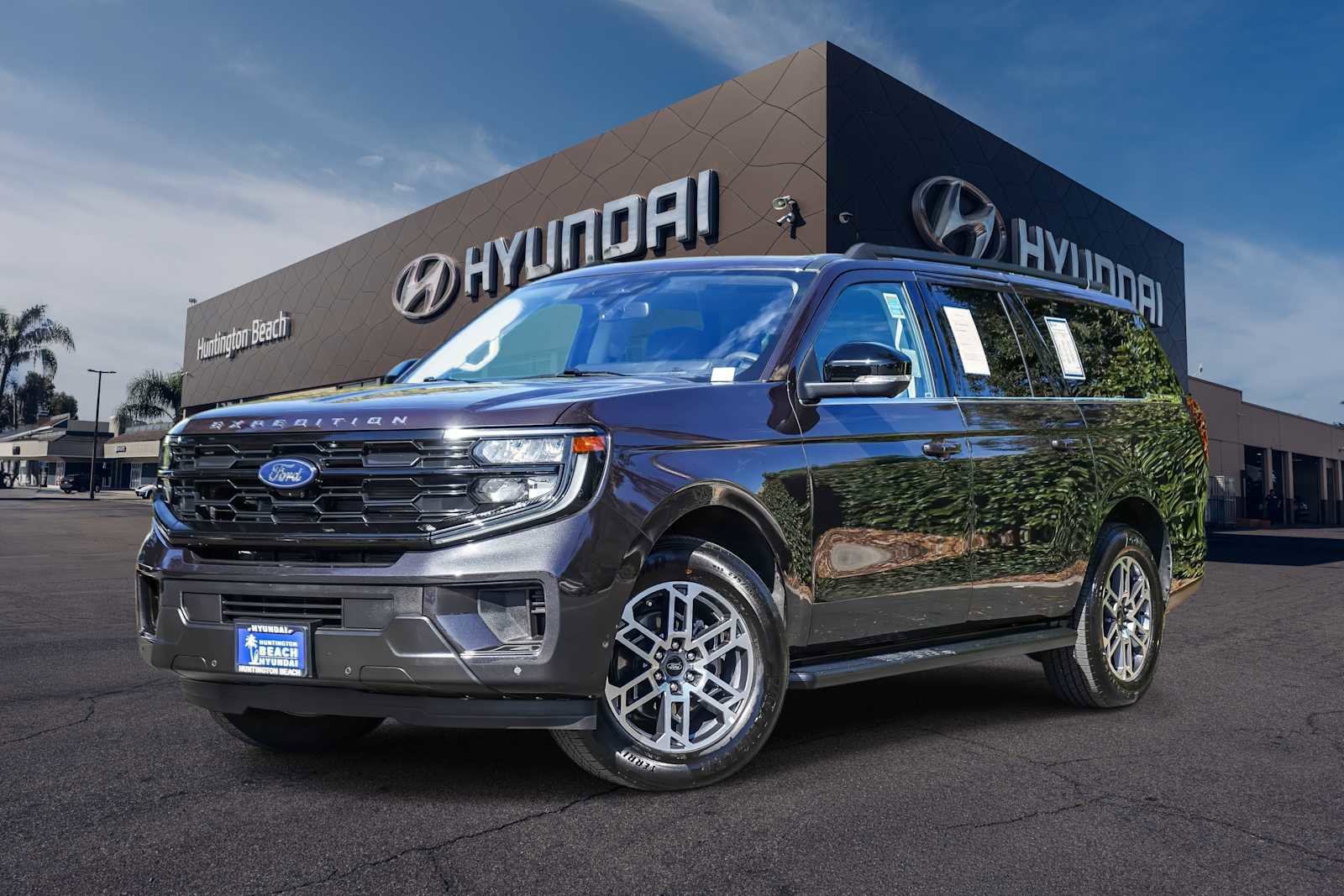 Used 2025 Ford Expedition Max Active RWD image 1