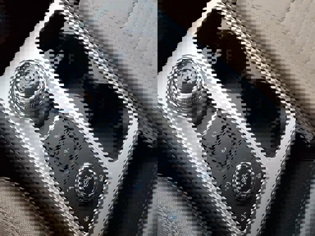 Used 2020 Ford Explorer XLT w/ Class III Trailer Tow Package image 19