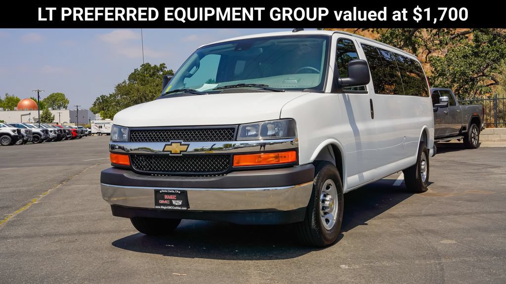 Used 2025 Chevrolet Express 3500 LT w/ LT Preferred Equipment Group RWD image 3
