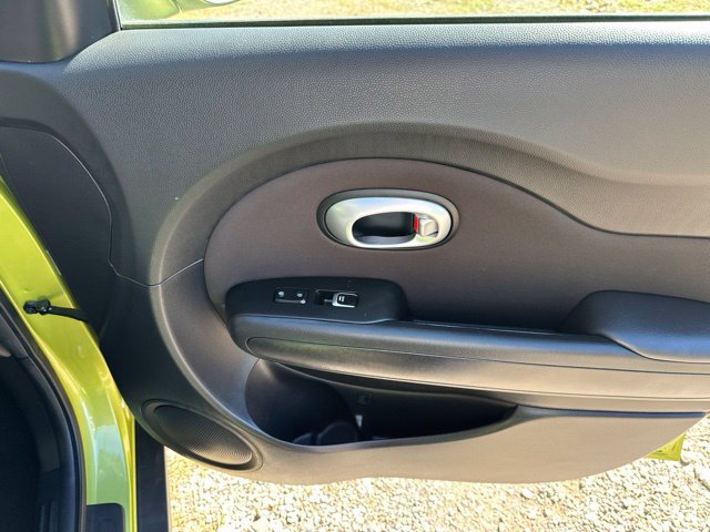 Used 2018 Kia Soul + FWD image 23