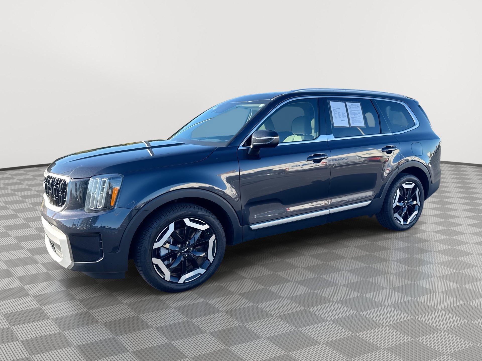 Used 2025 Kia Telluride EX w/ EX Captain's Chair Package