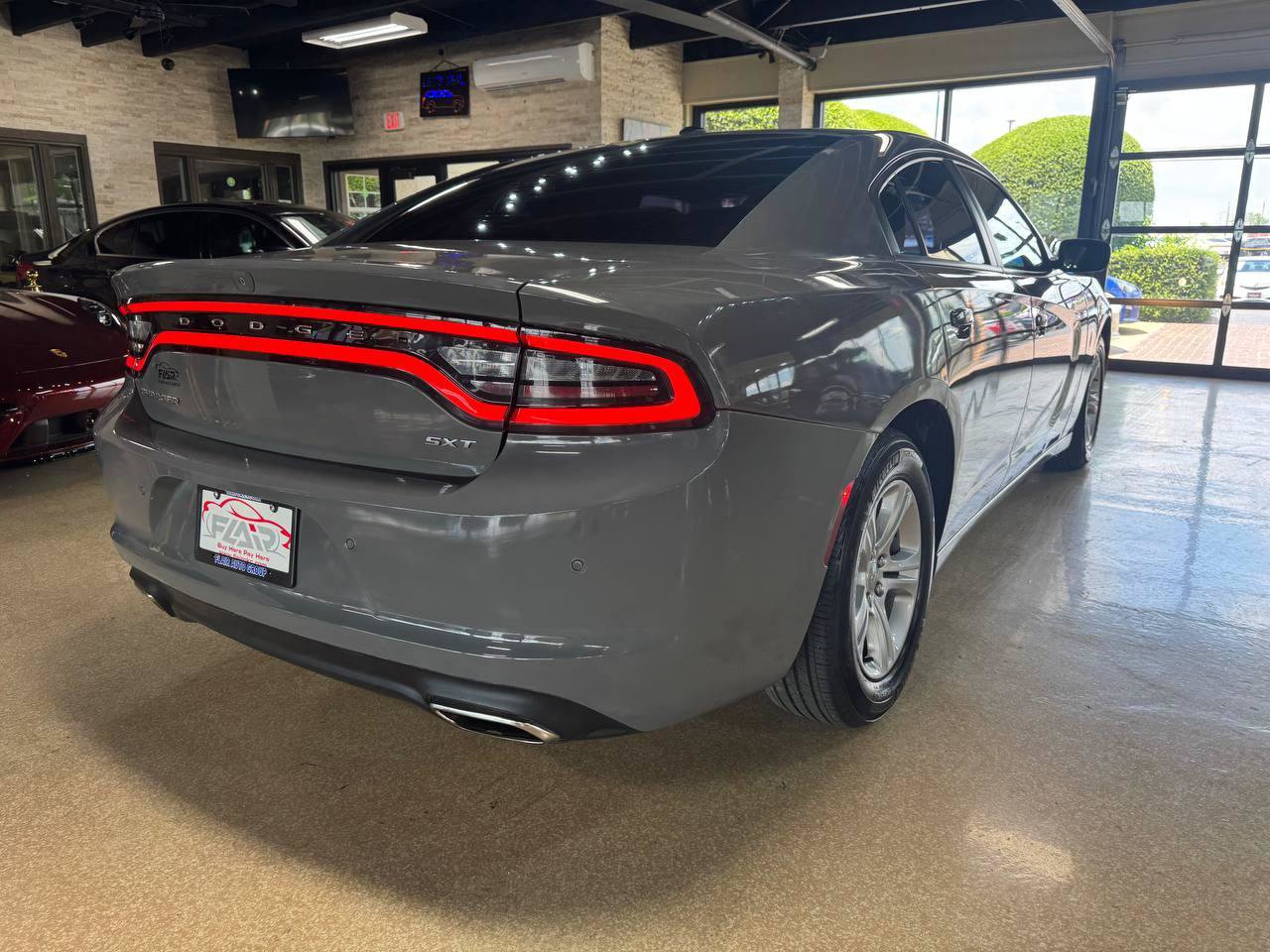 Used 2018 Dodge Charger SXT RWD image 7