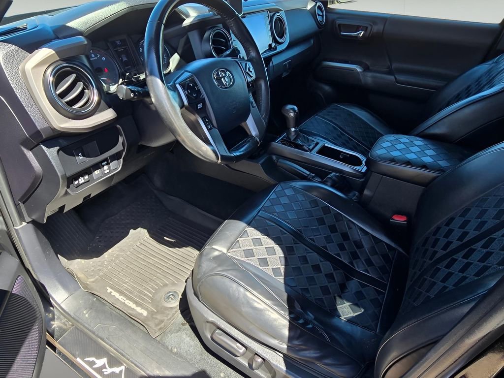 Used 2020 Toyota Tacoma TRD Off-Road w/ Technology Package AWD/4WD image 14