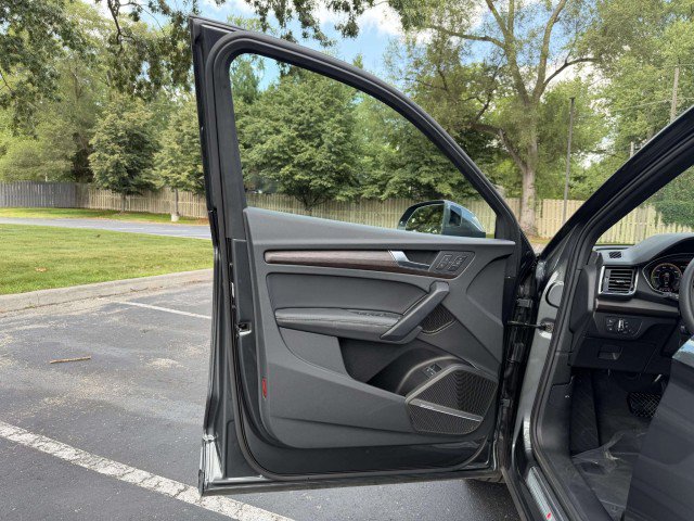 Certified 2025 Audi Q5 e Premium Plus w/ Premium Plus Package AWD/4WD image 18