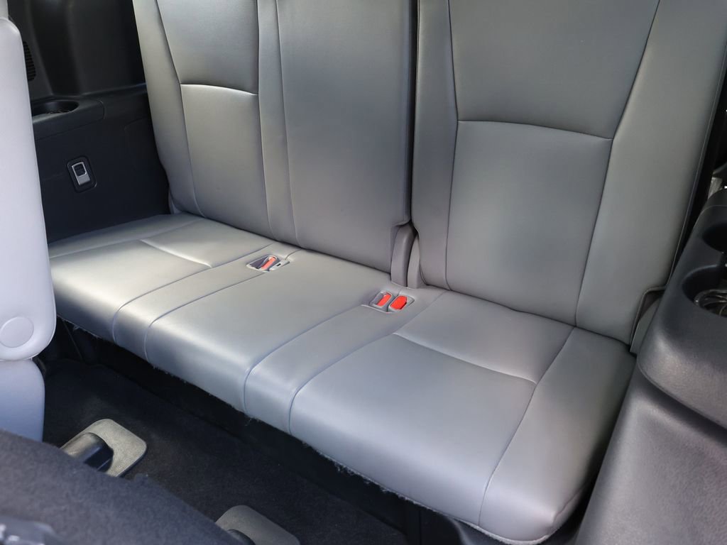 Used 2023 Toyota Highlander XLE FWD image 19