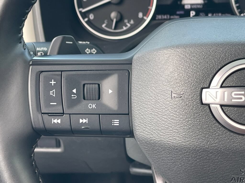 Used 2025 Nissan Rogue SV AWD/4WD image 17